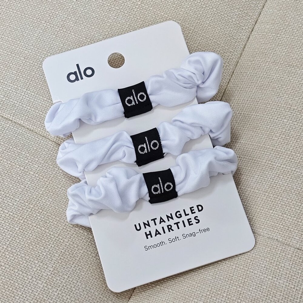 NWT Alo Yoga Fresh Mini Scrunchie 3pk   White